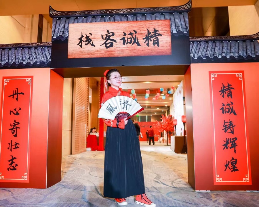 丹心寄壮志，精诚铸辉煌